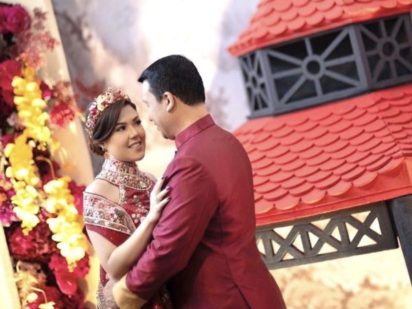 Tina Toon Lamaran, Ada Kue Cheongsam dan Sirup Merah di Acara Sangjit