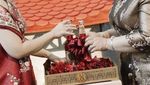 Tina Toon Lamaran, Ada Kue Cheongsam dan Sirup Merah di Acara Sangjit