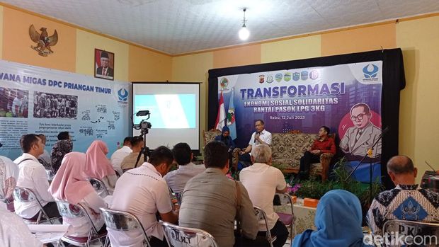 Tugu Koperasi di Tasikmalaya, tempat bersejarah yang menjadi lokasi pelaksanaan kongres Koperasi di Indonesia.
