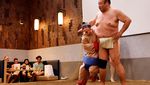 Unik, Resto Jepang Ini Tawarkan Santap Makan Sambil Nonton Sumo