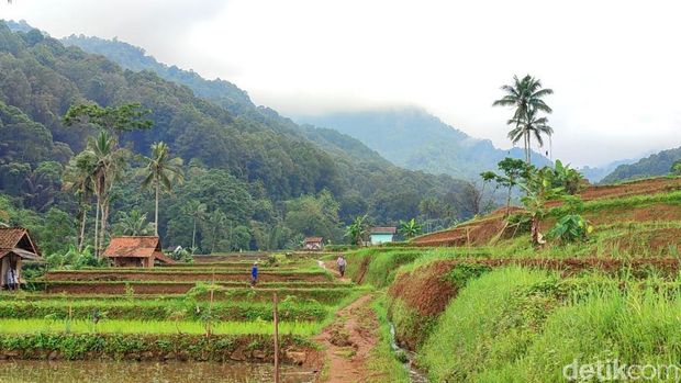 Air bening di obyek wisata Leuwi Genteng di Dusun Cukanguncal, Desa Tanjungsari, Kecamatan Sadananya.