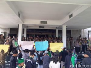 Mahasiswa Lempar Kritik Kegiatan Refleksi 5 Tahun Bupati-Wabup Subang