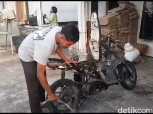 Hancur Lebur Motor Remaja yang Terseret Luapan Banjir Lahar Semeru