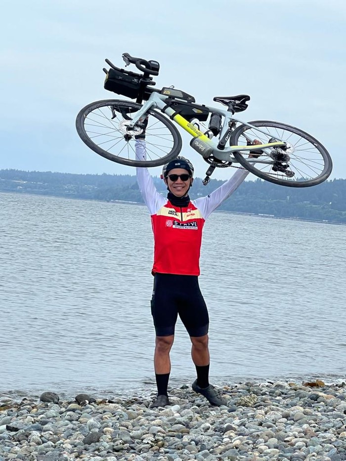 Pesepeda Indonesia Dzaki Wardana sukses menaklukkan lomba balap sepeda jarak jauh bergengsi (ultra distance cycling race) Trans AM Bike Race 2023 di Amerika Serikat (AS). Dzaki berhasil mencatatkan raihan membanggakan dengan finish di urutan kelima, di Yorktown, Virginia, pada Minggu 25 Juni 2023, pukul 03.00 dini hari waktu setempat.
