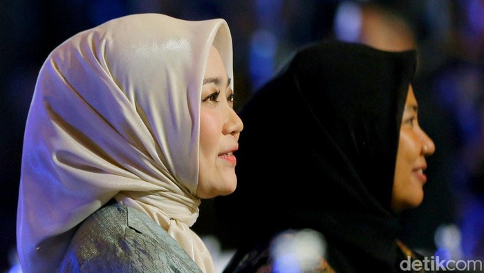 Atalia Praratya saat menghadiri acara detikJabar Award 2023 di Trans Luxury Hotel, Bandung.