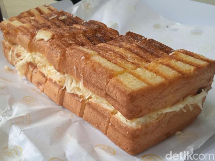 Manis Lembut Bolu Bakar khas Bandung yang Sedang Viral