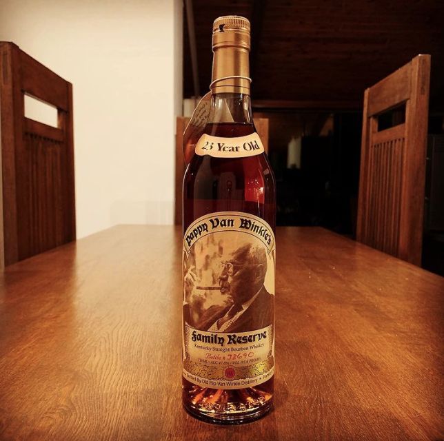 Botol bourbon yang nongol di beberapa serial Marvel.