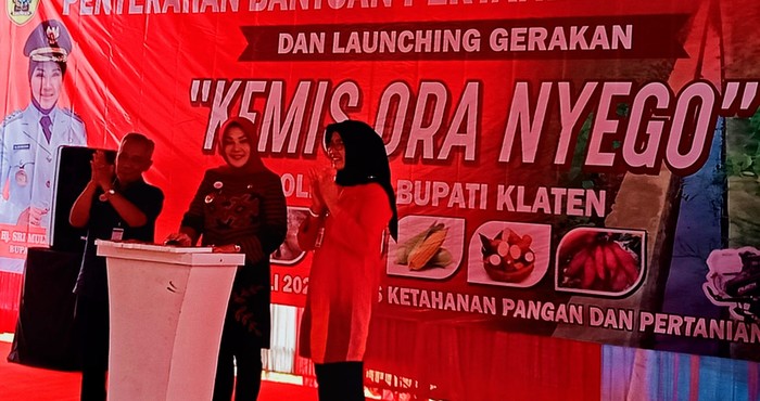 Bupati Klaten Sri Mulyani melaunching gerakan Kemis Ora Nyego