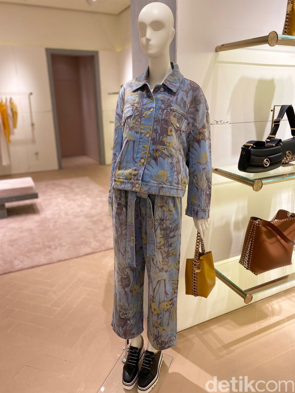 Butik Baru Stella McCartney di Jakarta Butik Baru Stella McCartney di Jakarta