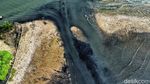 Foto Udara Pulau Sampah di Muara Angke