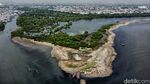 Foto Udara Pulau Sampah di Muara Angke
