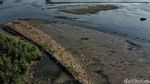 Foto Udara Pulau Sampah di Muara Angke