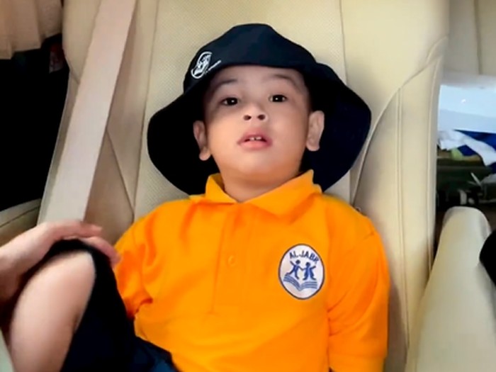 Gala Sky masuk sekolah
