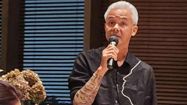 Gubernur Jateng sekaligus bakal capres PDIP, Ganjar Pranowo, bertemu para pemimin media (pimred) di Kemang, Jaksel, Rabu (12/7/2023).
