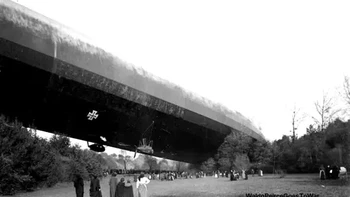 Pesawat Zeppelin Jerman raksasa menabrak lembah Prancis. Foto: imgur.com via BuzzFeed  