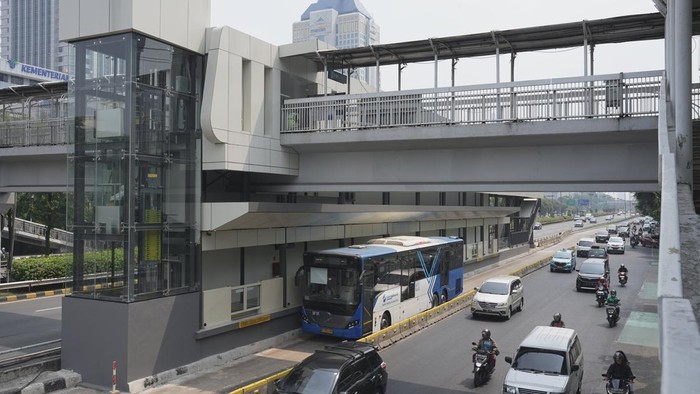 Halte TransJakarta Gatot Subroto LIPI