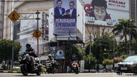 Pemasangan baliho ini atas arahan DPP PD. PD diketahui masih berada dalam satu koalisi pendukung Anies selain NasDem dan PKS. 