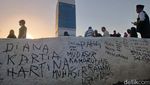Foto: Duh! Vandalisme di Jabal Rahmah Ada Nama Diana-Hartina