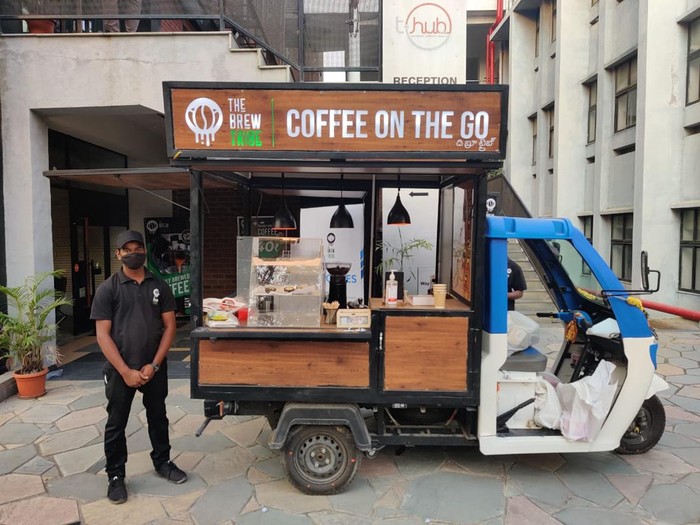 Toko kopi pakai bajaj listrik