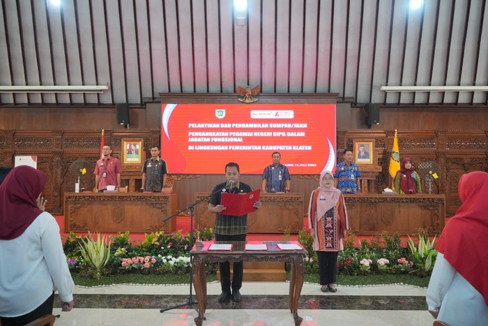 Sekretaris Daerah (Sekda) Kabupaten Klaten Jajang Prihono mengingatkan para Aparatur Sipil Negara (ASN) di lingkungan Pemerintah Kabupaten (Pemkab) Klaten untuk menjalankan tugas sebaik-baiknya.