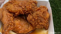 Kalau suka sayap ayam, bisa pilih PaNas Wings. Harganya Rp 43.636 sebelum pajak.