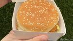Unboxing McD NewJeans! Ini Kemasan dan Merchandise yang Didapat