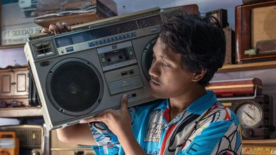 Raup Cuan dari Bisnis Reparasi Radio-radio Antik