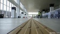 Stasiun Halim nantinya juga akan terkoneksi dengan BRT Transjakarta dan bus shuttle regular menuju Bandara Halim Perdanakusuma maupun Bandara Soekarno-Hatta.  