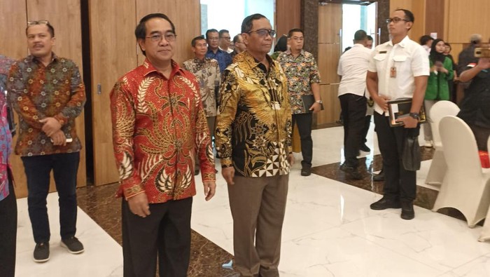 Menko Polhukam Mahfud MD menghadiri Seminar Nasional di Unhas Makassar, Sulsel.