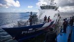 Momen Pertemuan Kapal Patroli Indonesia-Singapura di Garis Perbatasan