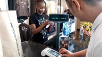 Salah satu nasabah PT Bank Tabungan Negara (Persero) Tbk. melakukan transaksi menggunakan kartu debit Bank BTN di Dubai, Uni Emirat Arab. Adapun, kartu debit Bank BTN menawarkan berbagai kemudahan bertransaksi cashless di luar negeri dengan kurs bersaing.