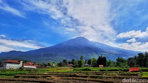 Sejarah Gunung Ciremai: Kisah Mistis dan Keindahan Alam yang Memukau