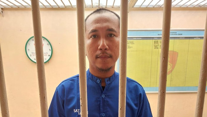 Pelatih paskibra yang minta disodomi 13 anak didiknya saat di dalam sel tahanan.