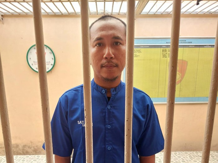Pelatih paskibra yang minta disodomi 13 anak didiknya saat di dalam sel tahanan.