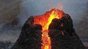Potret Aliran Lava Panas Gunung Api di Islandia