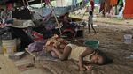 Potret Warga Korban Banjir India Antre Makanan Gratis