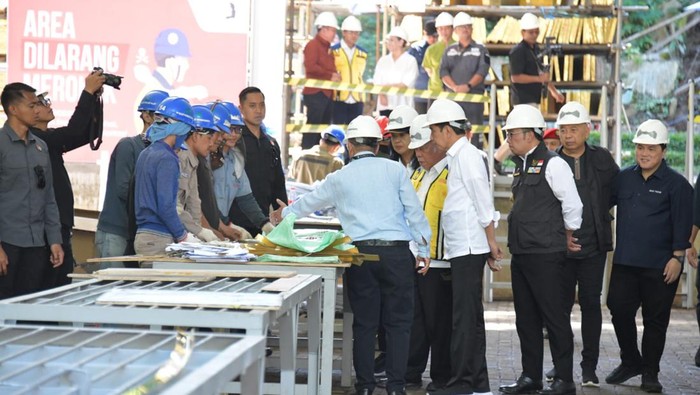 Presiden Joko Widodo saat berkunjung ke NuArt Sculpture Park, Rabu (12/7/2023).