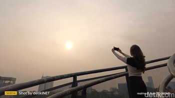 Memotret senja. Foto: Adi Fida Rahman/detikINET