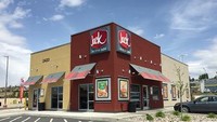 Didirikan oleh Robert Peterson, Jack in the Box sudah hadir sejak 1951. Restoran ini hadir pertama kali di California, Amerika Serikat. Foto: Oldest