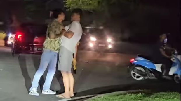 Rudy Golden Boy terlibat cekcok dengan pemobil arogan hingga melumpuhkannya di jalanan.