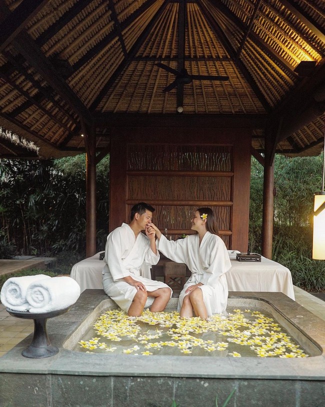 Shandy Aulia dan David Herbowo menikah pada 12 Desember 2011 di Bali. Selama menjalani kehidupan pernikahan, keduanya digambarkan sebagai pasangan suami istri yang harmonis. Foto: Instagram/@shandyaulia