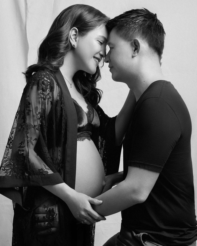 Rumah tangga Shandy dan David jauh dari isu miring. Mereka pun kerap memperlihatkan kemesraan di media sosial. Foto: Instagram/@shandyaulia