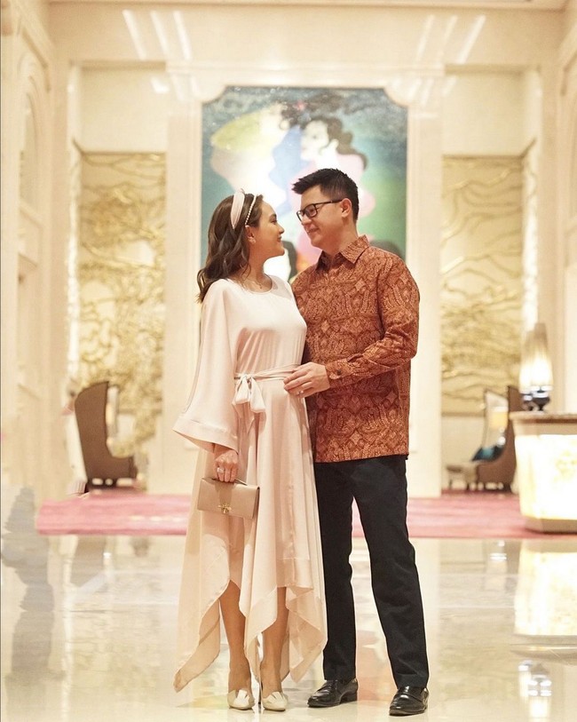 Pasangan yang dikaruniai satu anak ini memutuskan berpisah setelah 12 tahun menikah.  Foto: Instagram/@shandyaulia