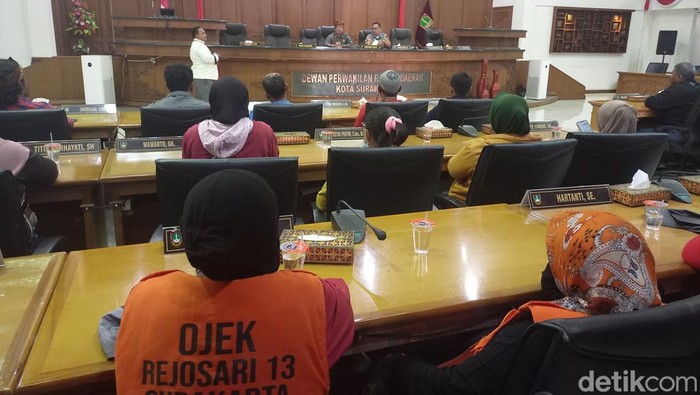Paguyuban ojek MBZ saat mendatangi DPRD Solo, Kamis (13/7/2023).