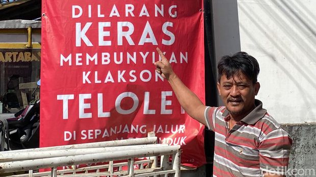 Spanduk larangan sopir bus membunyikan klakson telolet di Gedebage