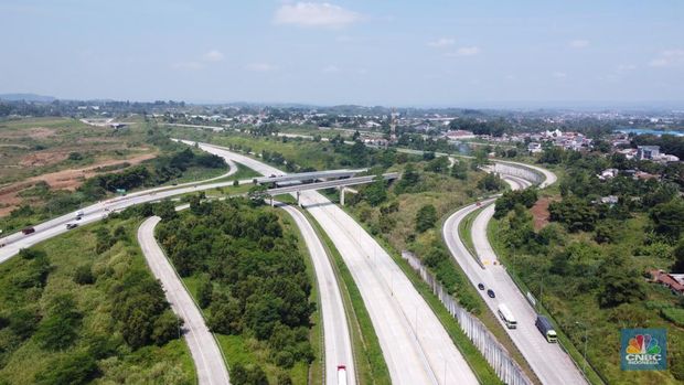 Suasana Jalan Tol Bogor-Ciawi-Sukabumi (Bocimi), Jawa Barat, Kamis, (13/7). Pembangunan Jalan Tol Bogor-Ciawi-Sukabumi (Bocimi), ditargetkan sampai Cibadak pada awal Agustus 2023. (CNBC Indonesia/Muhammad Sabki)