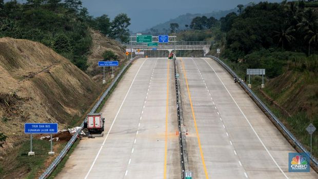 Suasana Jalan Tol Bogor-Ciawi-Sukabumi (Bocimi), Jawa Barat, Kamis, (13/7). Pembangunan Jalan Tol Bogor-Ciawi-Sukabumi (Bocimi), ditargetkan sampai Cibadak pada awal Agustus 2023. (CNBC Indonesia/Muhammad Sabki)