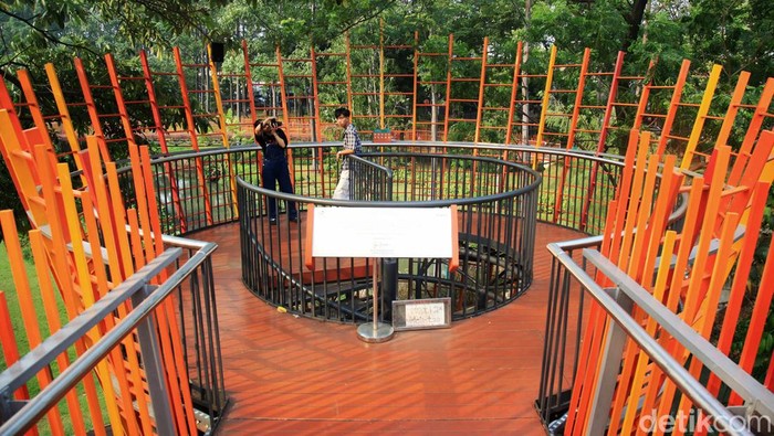 Suasana Tebet Eco Park yang Raih Penghargaan Bergengsi dari Singapura Tebet Eco Park meraih penghargaan dari Design Singapore Council. Begini suasana taman yang direvitalisasi di era Gubernur DKI Jakarta Anies Baswedan tersebut.