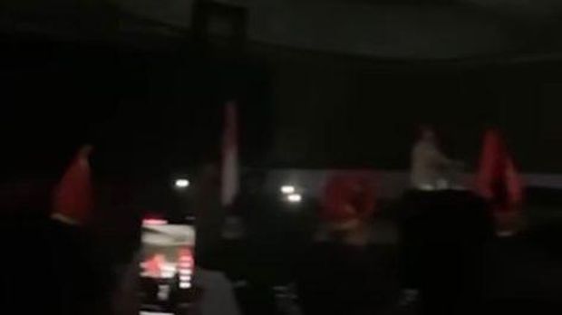 Susana listrik padam saat Prabowo Subianto memaparkan gagasannya di Rakernas XVI Apeksi di Makassar.