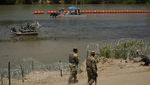 Texas Pasang Penghalang Apung di Sungai untuk Cegah Migran Menyeberang